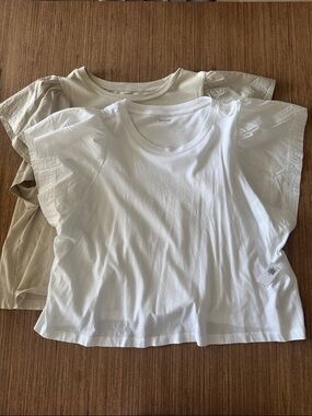 Old Navy Cotton Short Sleeve Flutter Sleeve Tee in White and Beige